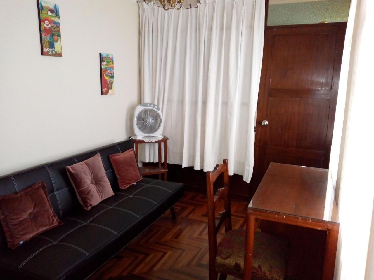 Nydia'S Trujillo City Hostel Buitenkant foto